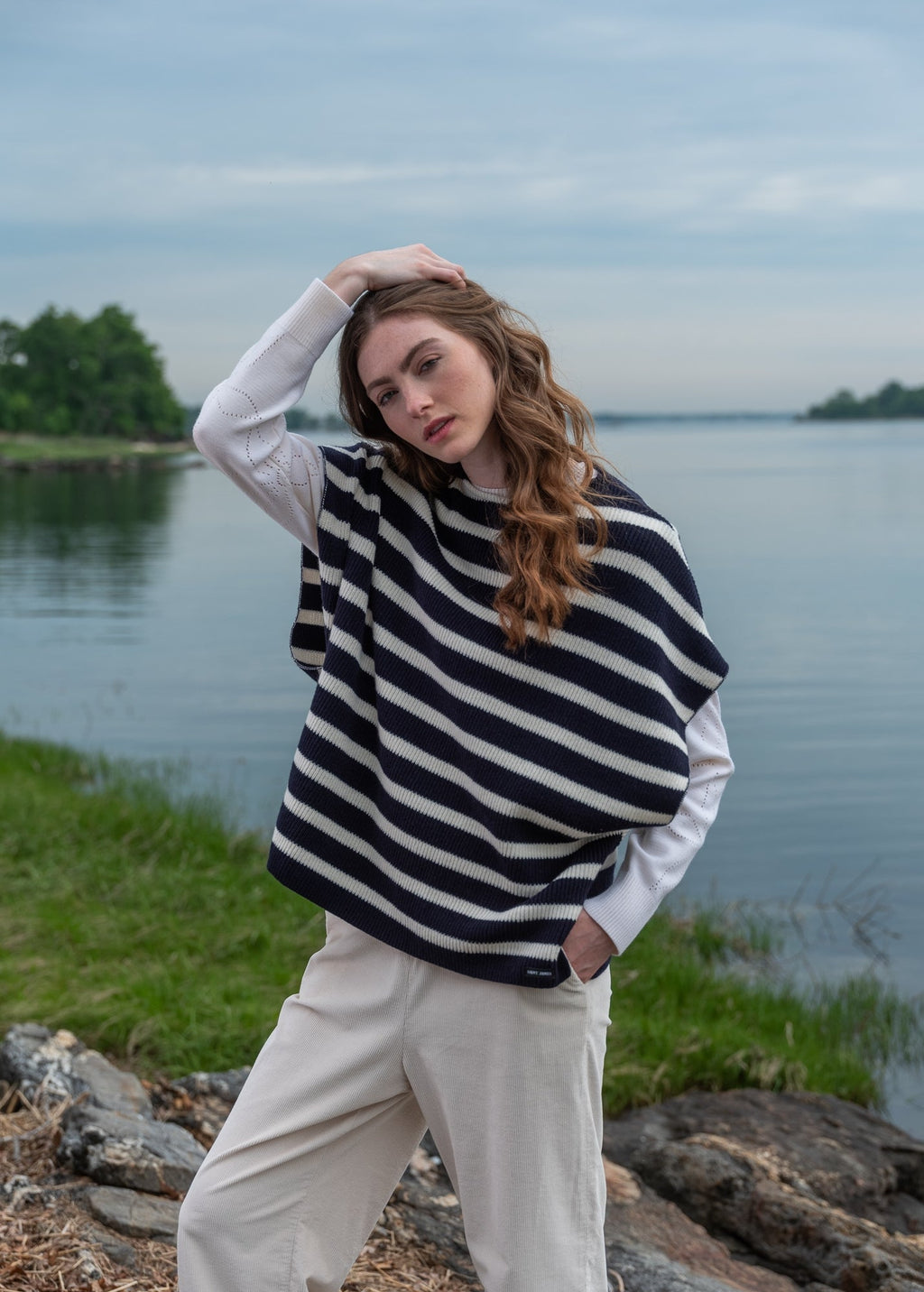 PONCHO Striped Wool Poncho (NAVY / IVORY)
