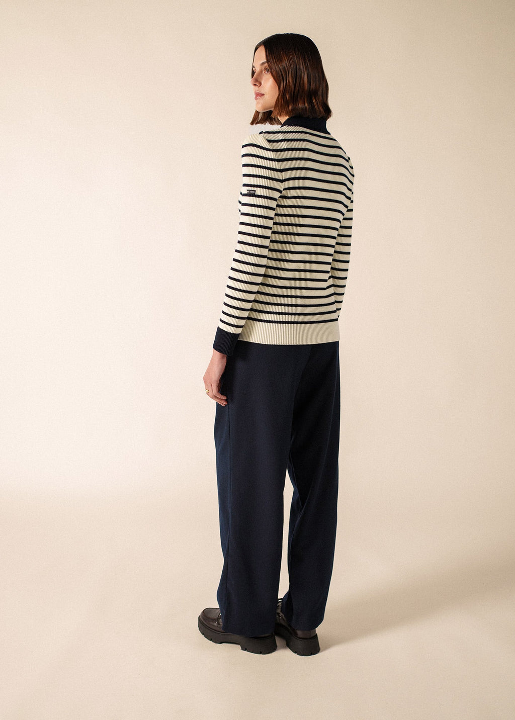 FIQUEFLEUR Sweater (IVORY / NAVY)
