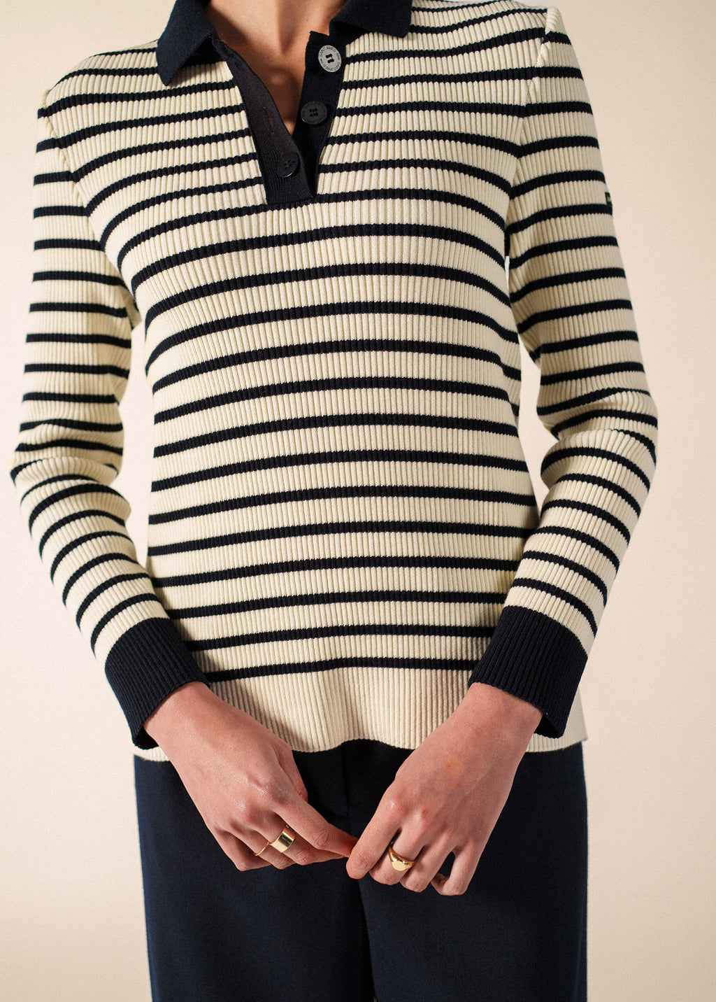 FIQUEFLEUR Sweater (IVORY / NAVY)