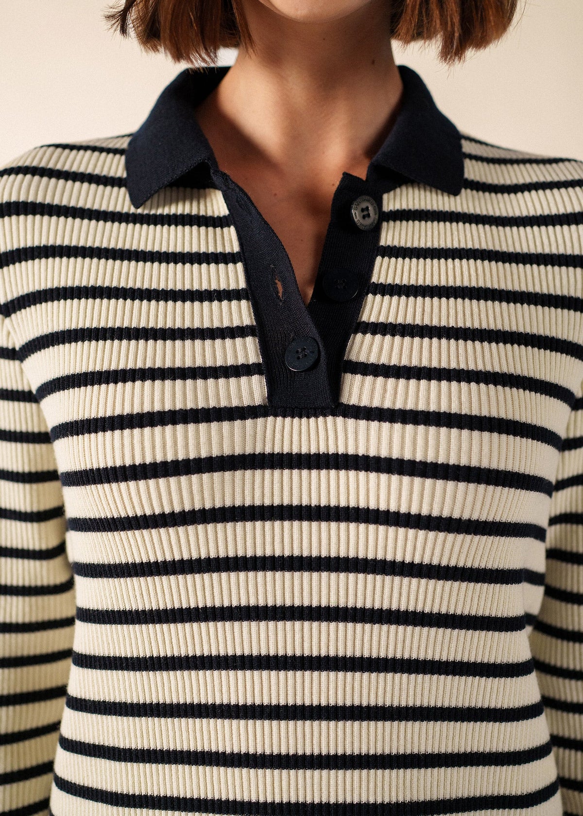 FIQUEFLEUR Sweater (IVORY / NAVY)